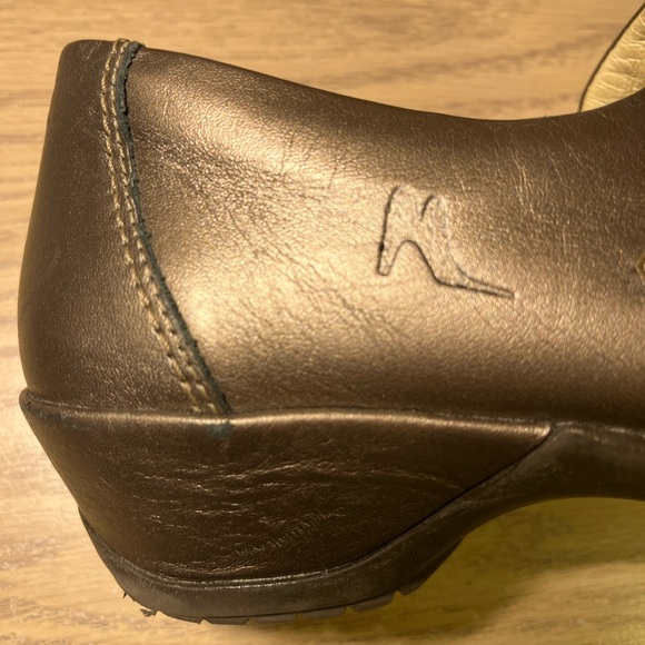 Made in Portugal SUAVE comfy & sleek  sneakers with velcro closure size 39 EUC - Picture 3 of 12